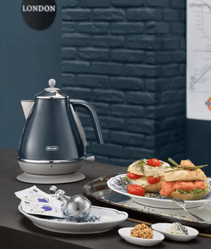 DeLonghi Icona Capitals Kettle London Blue 1.7L - KBOC2001.BL