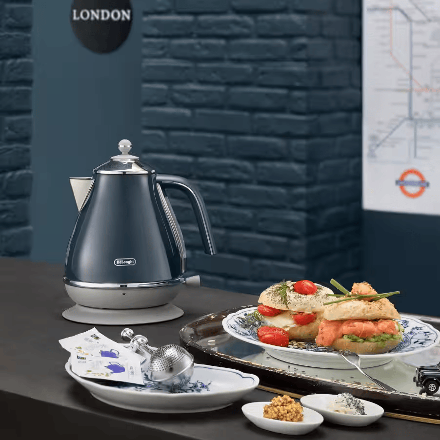 DeLonghi Icona Capitals Kettle London Blue 1.7L - KBOC2001.BL